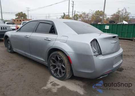 2015 Chrysler 300 S z USA, uszkodzony, nr VIN 2C3CCABG4FH807750